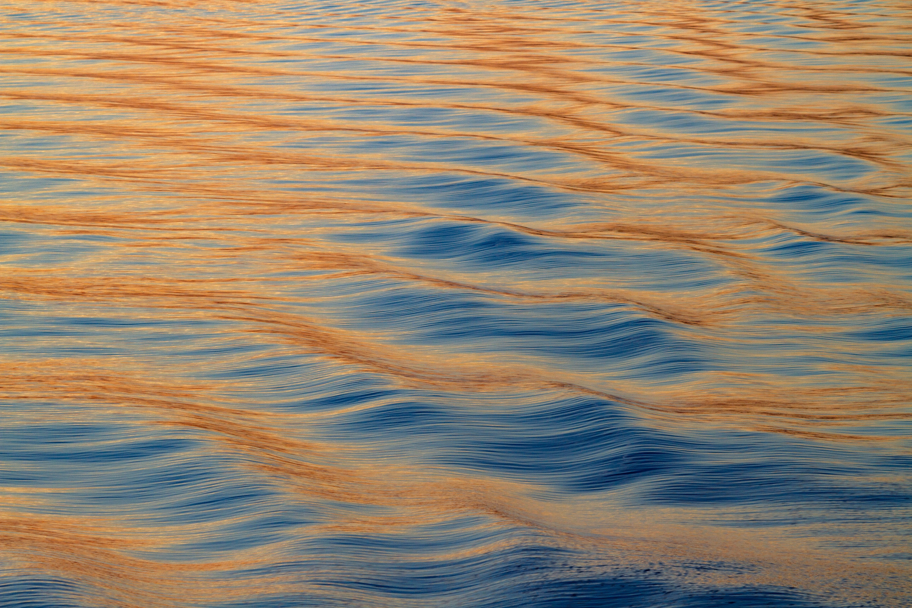 Wellen bei Sonnenuntergang