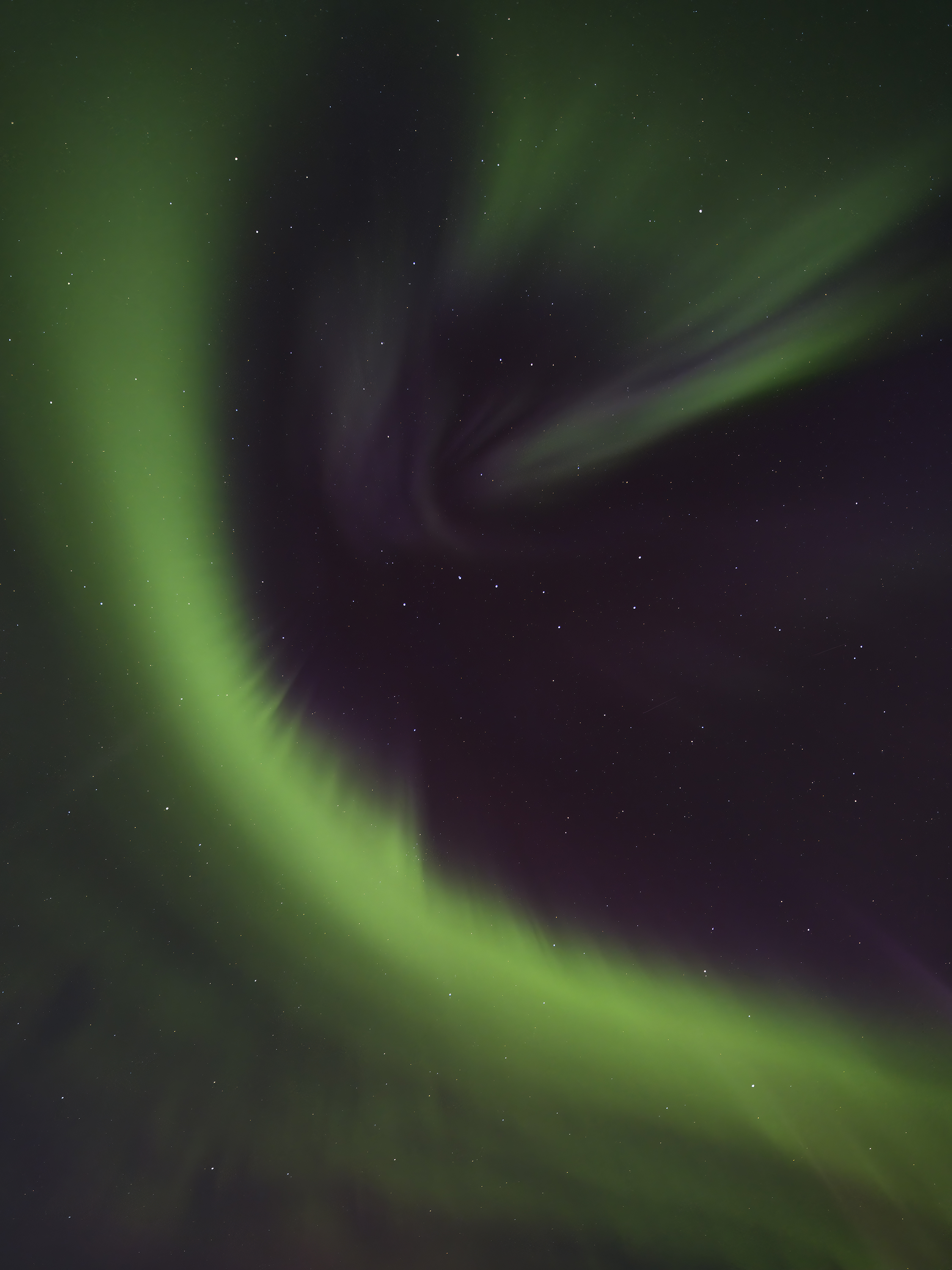 Nächtliche Farbkreationen, inszeniert von Aurora borealis.