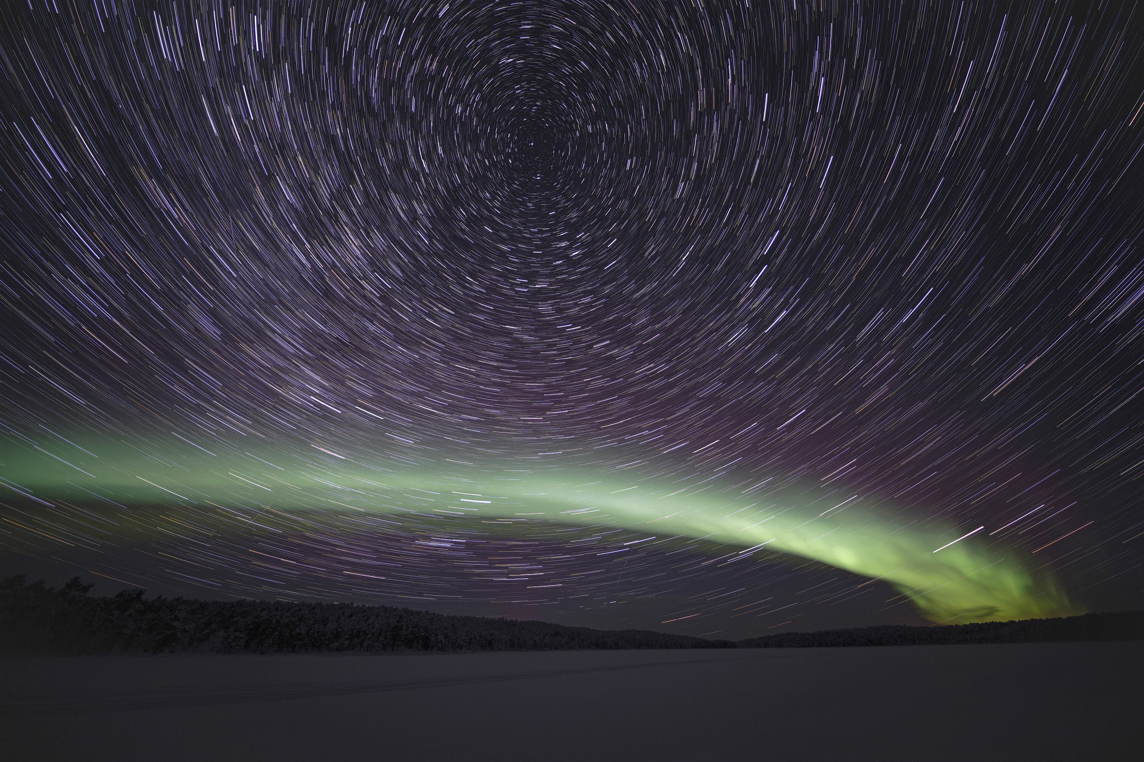 Nordlicht und Sternenbahnen. Inari, Finnland
