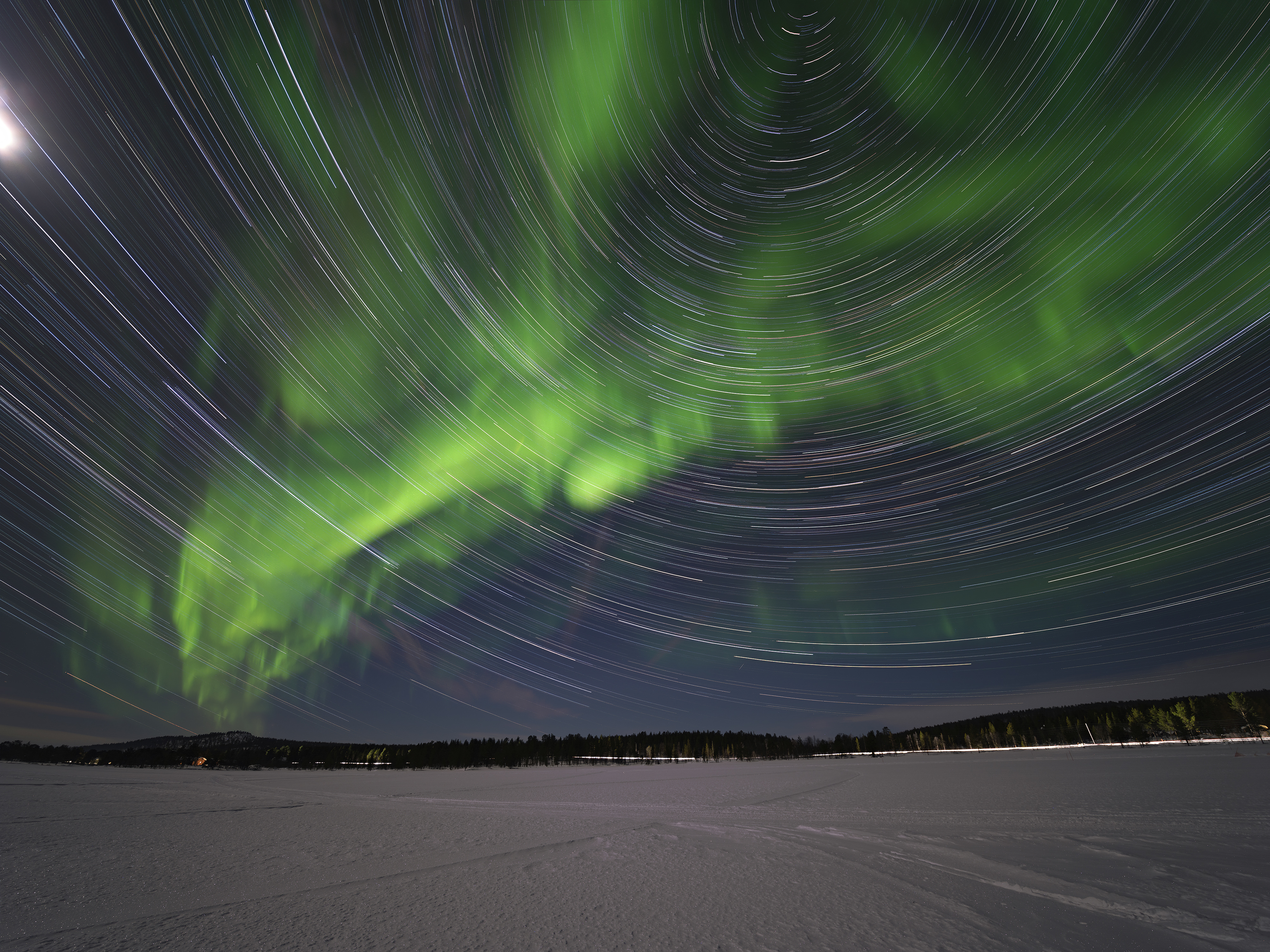 Nordlicht und Sternenbahnen
