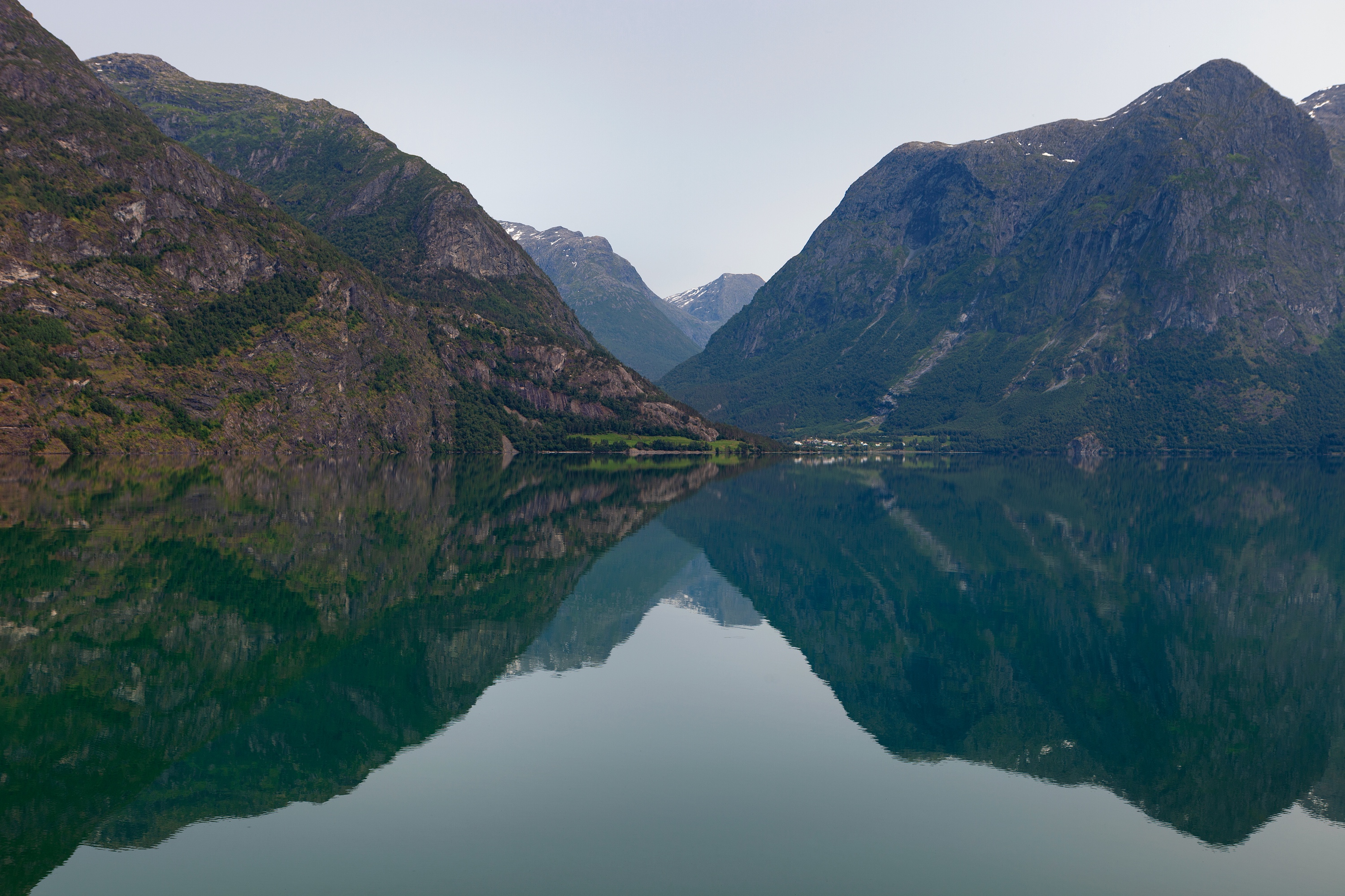 Spiegelung auf dem Oppstrynvatnet