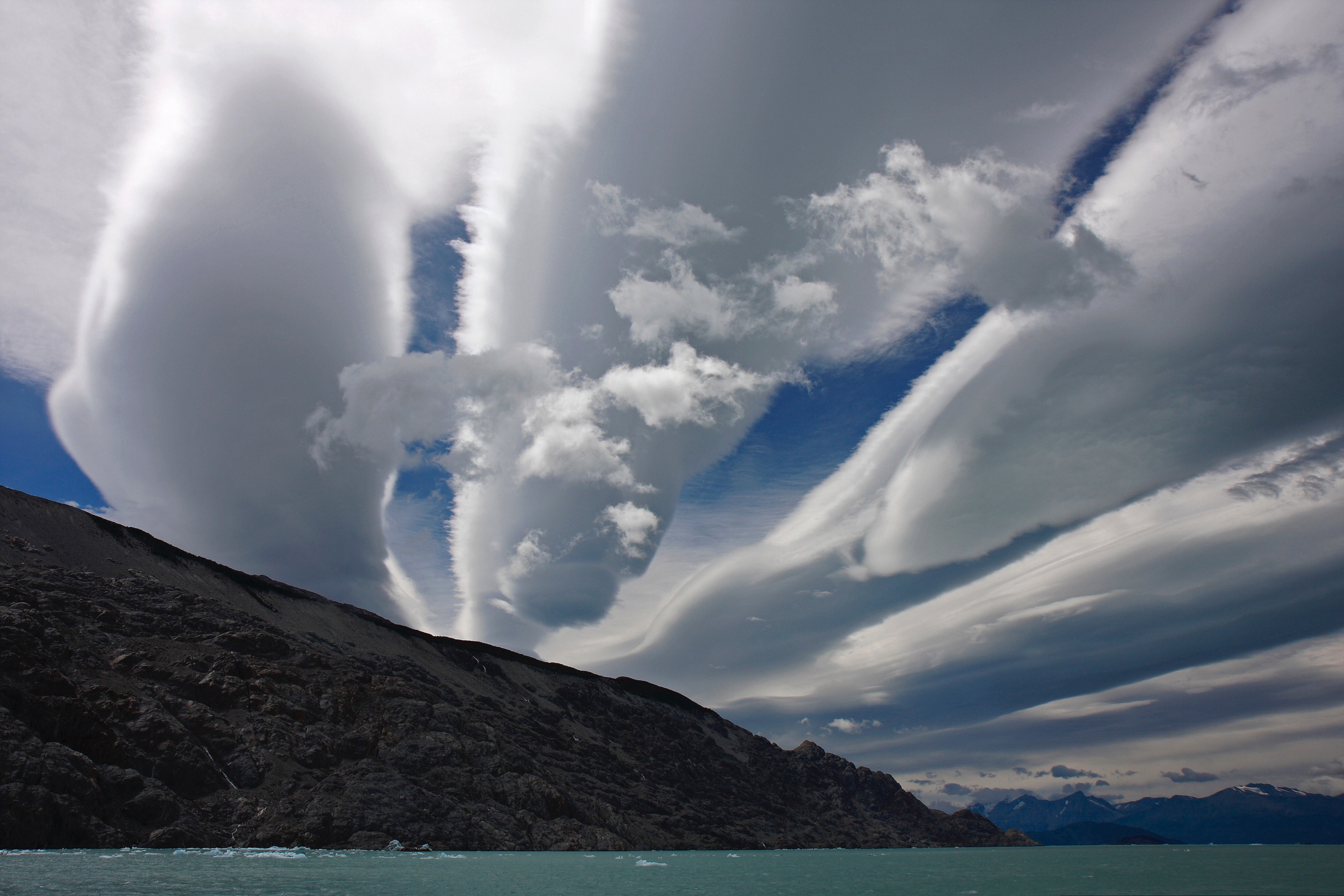 Wolken über dem Lago O'Higgins, Südchile