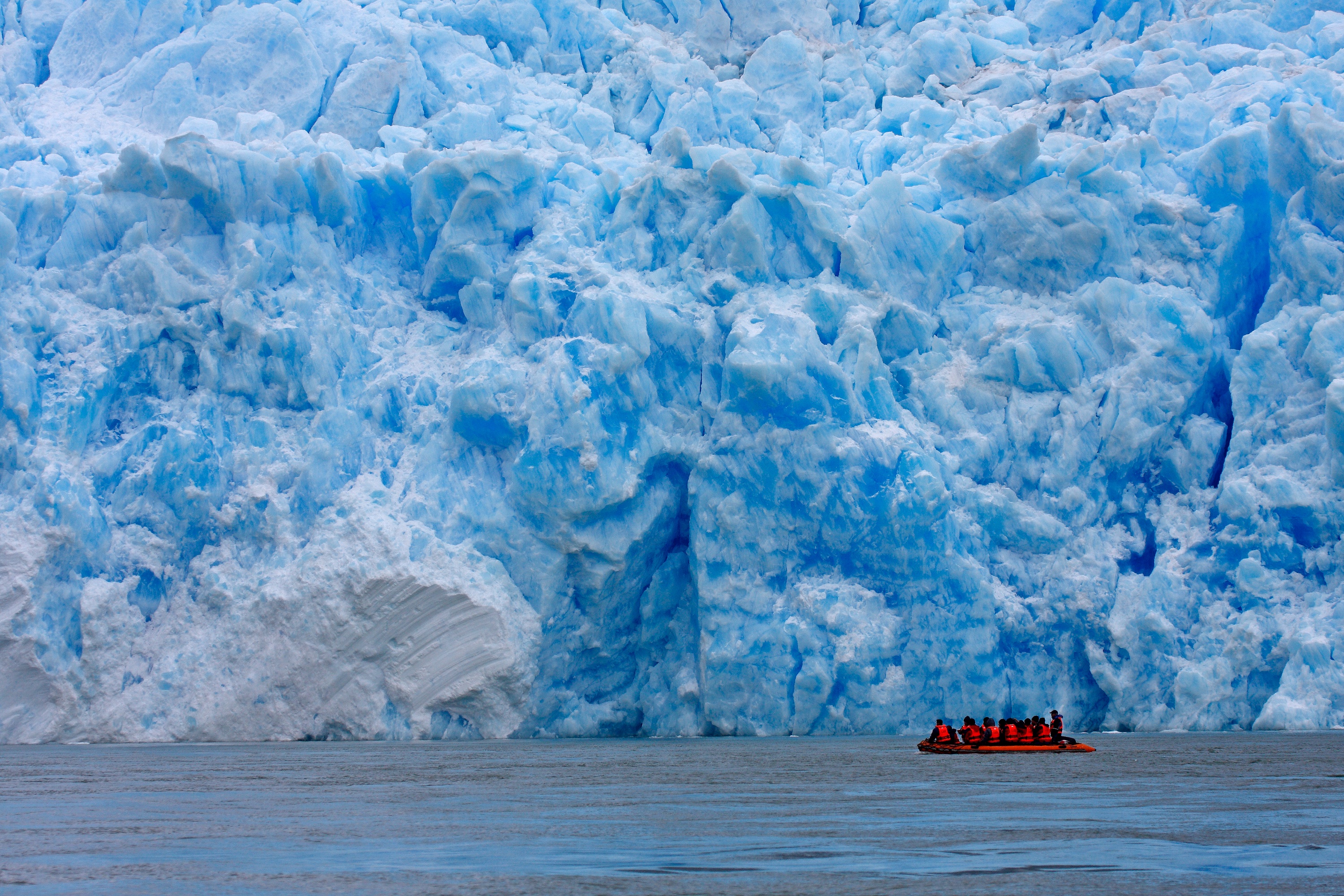 Zodiac-Ausflug am San Rafael-Gletscher, Chile